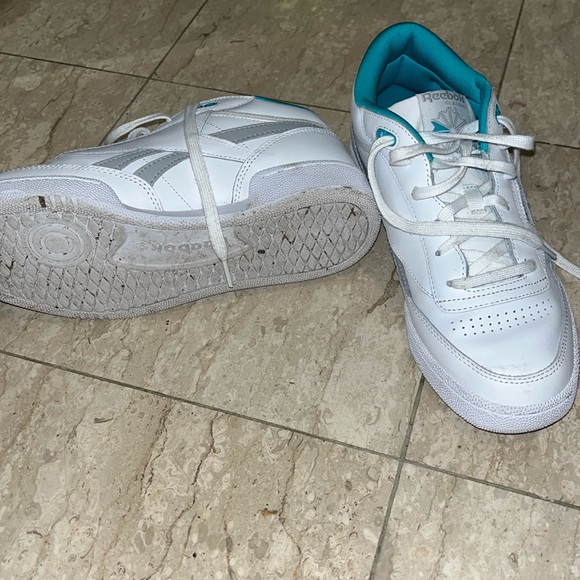 White low top reebok classic shoes! - Picture 3 of 4